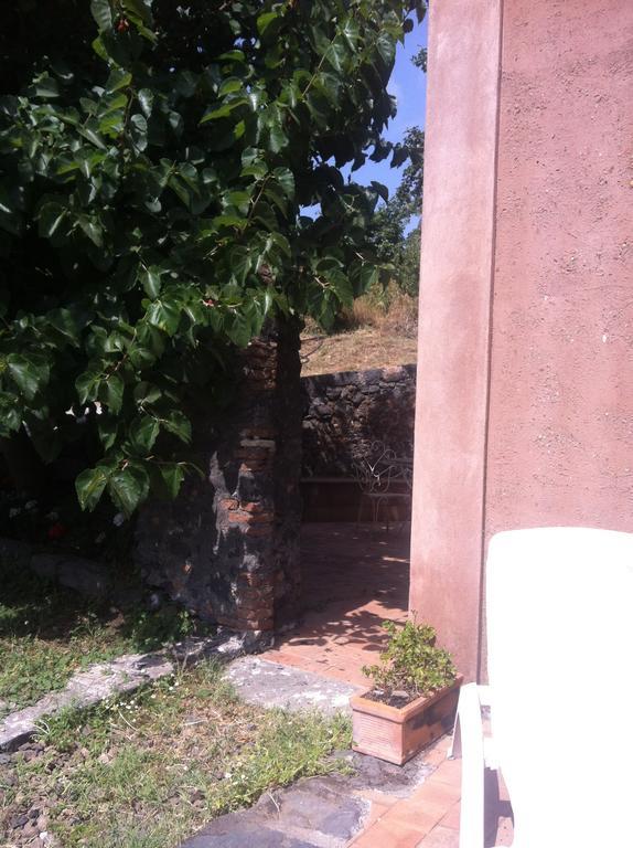 La Rocca Della Rosa Villa Zafferana Etnea Habitación foto