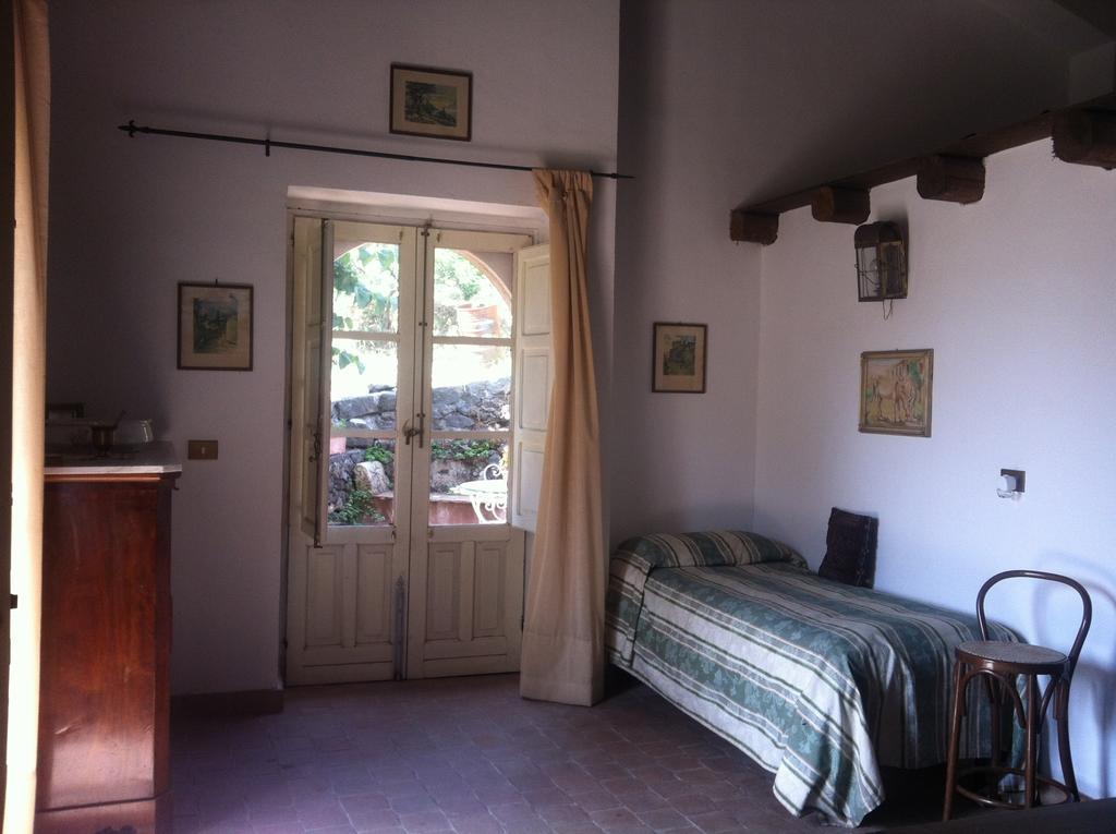 La Rocca Della Rosa Villa Zafferana Etnea Habitación foto