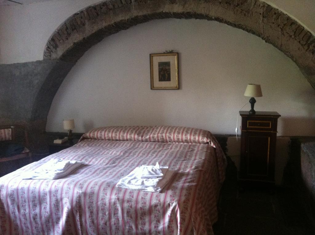 La Rocca Della Rosa Villa Zafferana Etnea Habitación foto